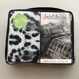 NWT Marc Ecko TWIN Duvet Cover Set Wrinkle Free Black White Print y2K